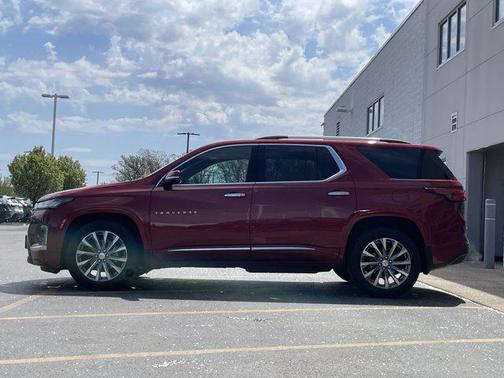 Radiant Red Tintcoat 2023 Chevrolet Traverse Premier