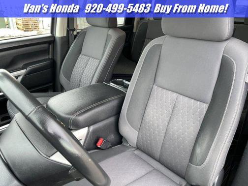 2022 Nissan Titan SV