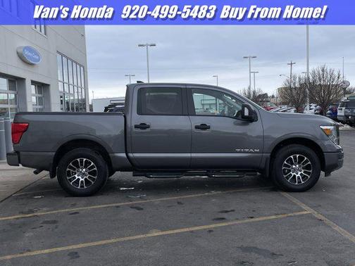 2022 Nissan Titan SV