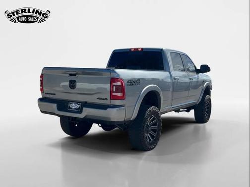2022 RAM 2500 Laramie Crew Cab 4x4 6'4' Box