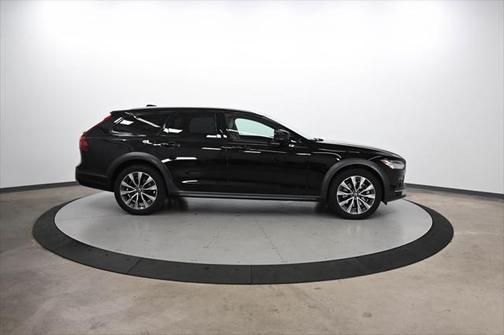 2021 Volvo V90 Cross Country T6