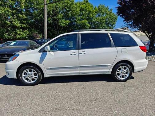 2004 Toyota Sienna XLE