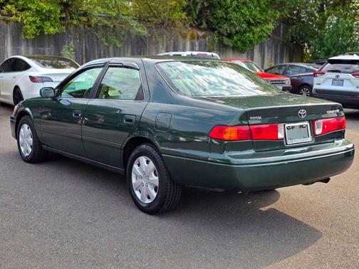 Woodland Pearl 2000 Toyota Camry LE