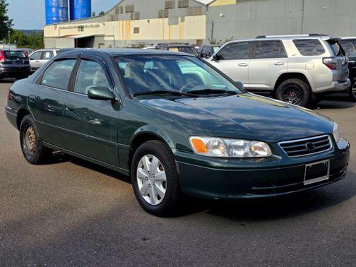 Woodland Pearl 2000 Toyota Camry LE