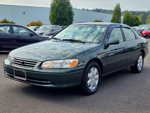 Woodland Pearl 2000 Toyota Camry LE