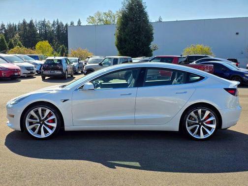Pearl White Multi-Coat 2019 Tesla Model 3 Performance