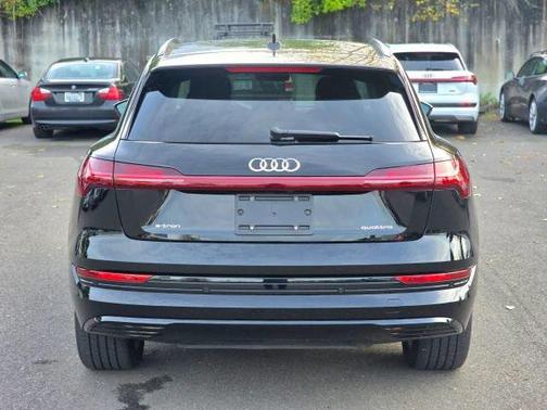 2022 Audi e-tron Premium
