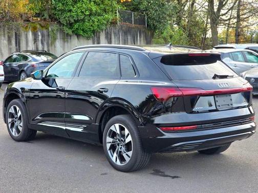 2022 Audi e-tron Premium
