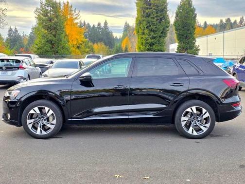 2022 Audi e-tron Premium