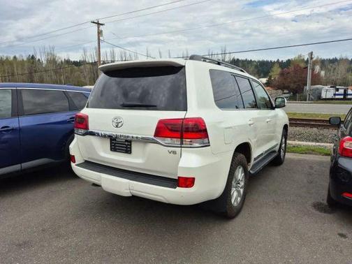 2016 Toyota Land Cruiser Base