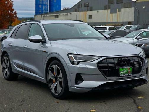 2022 Audi e-tron Premium Plus