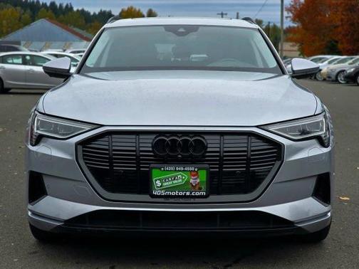 2022 Audi e-tron Premium Plus