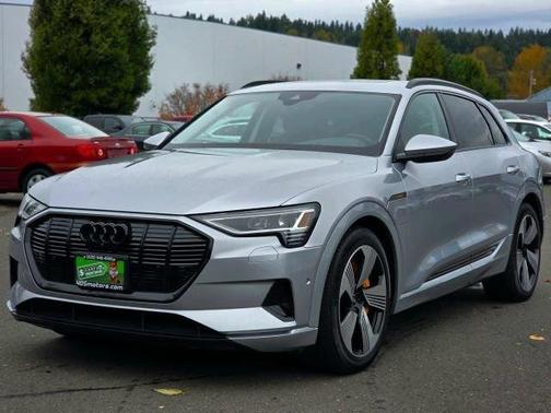 2022 Audi e-tron Premium Plus