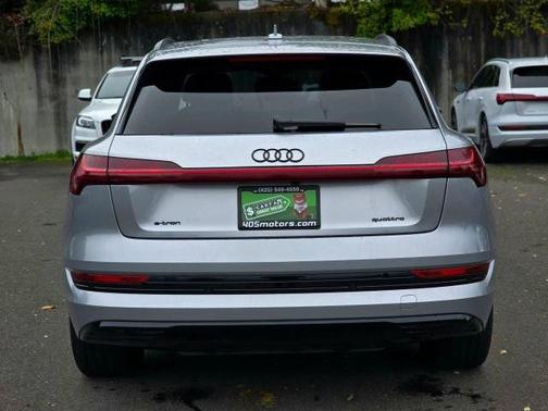 2022 Audi e-tron Premium Plus