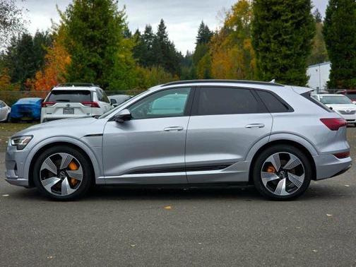 2022 Audi e-tron Premium Plus