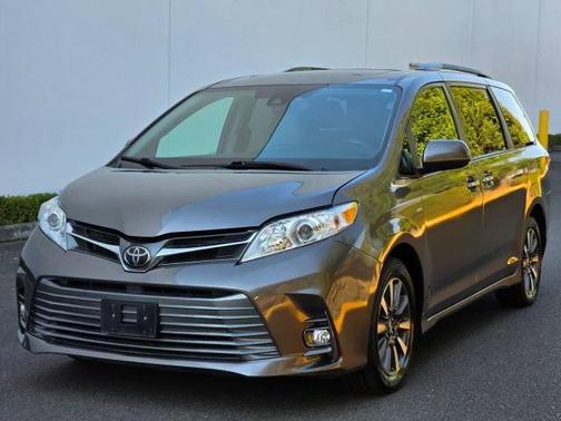 2019 Toyota Sienna XLE