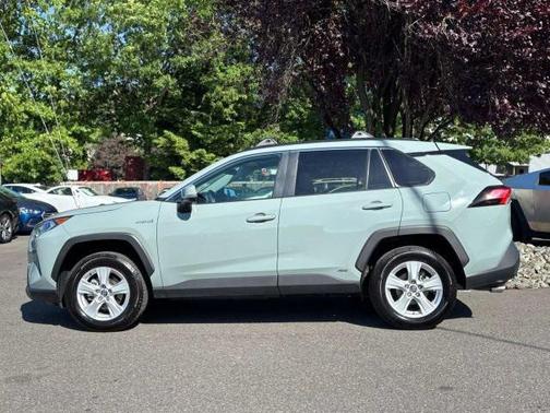 2020 Toyota RAV4 Hybrid XLE