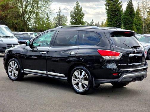 Magnetic Black Metallic 2016 Nissan Pathfinder Platinum