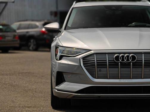 Silver Metallic 2019 Audi e-tron Premium Plus