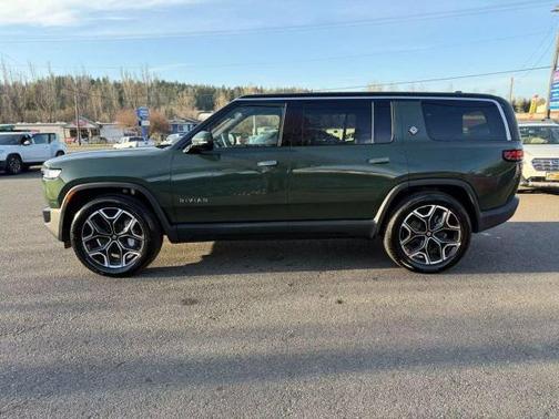 2025 Rivian R1S Adventure