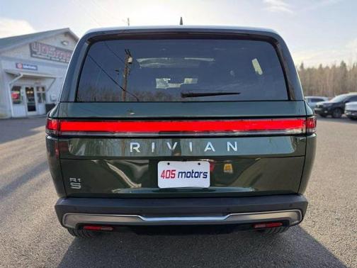 2025 Rivian R1S Adventure
