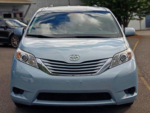 Sky Blue Pearl 2015 Toyota Sienna LE