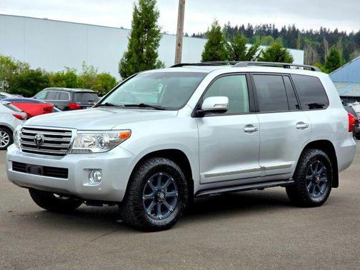 Classic Silver Metallic 2013 Toyota Land Cruiser Base