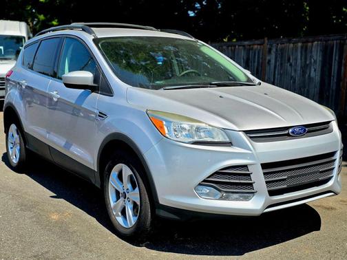 Ingot Silver Metallic 2013 Ford Escape SE