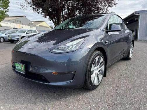 2022 Tesla Model Y Long Range Dual Motor All-Wheel Drive