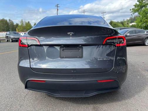 2022 Tesla Model Y Long Range Dual Motor All-Wheel Drive