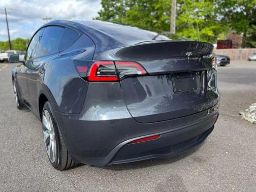 2022 Tesla Model Y Long Range Dual Motor All-Wheel Drive