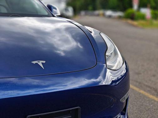 Deep Blue Metallic 2019 Tesla Model 3 Performance