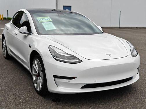 Pearl White Multi-Coat 2019 Tesla Model 3 Mid Range