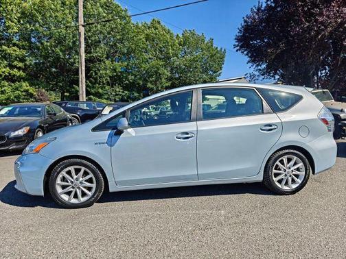2013 Toyota Prius v Five