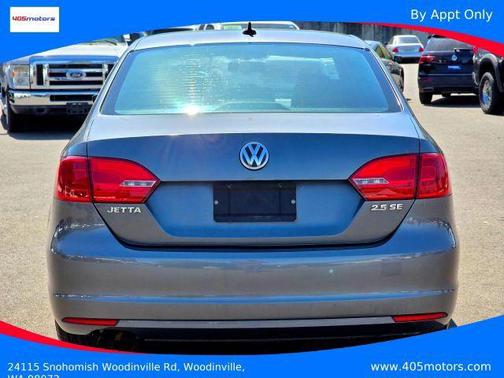 Platinum Gray Metallic 2011 Volkswagen Jetta SE