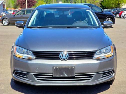 Platinum Gray Metallic 2011 Volkswagen Jetta SE