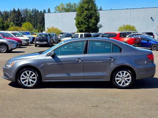 Platinum Gray Metallic 2011 Volkswagen Jetta SE
