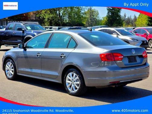Platinum Gray Metallic 2011 Volkswagen Jetta SE