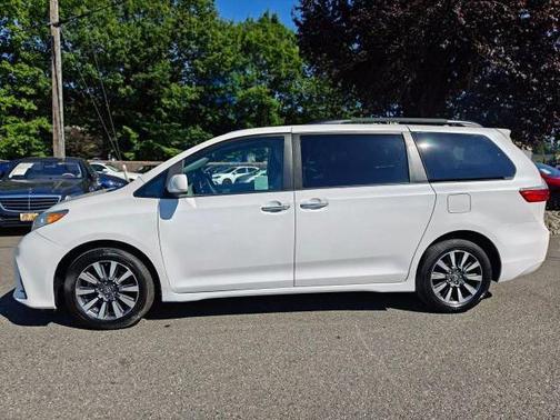 2018 Toyota Sienna XLE Premium