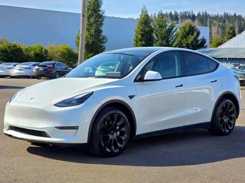 Pearl White Multi-Coat 2023 Tesla Model Y Long Range Dual Motor All-Wheel Drive
