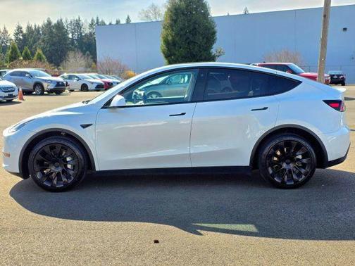 Pearl White Multi-Coat 2023 Tesla Model Y Long Range Dual Motor All-Wheel Drive