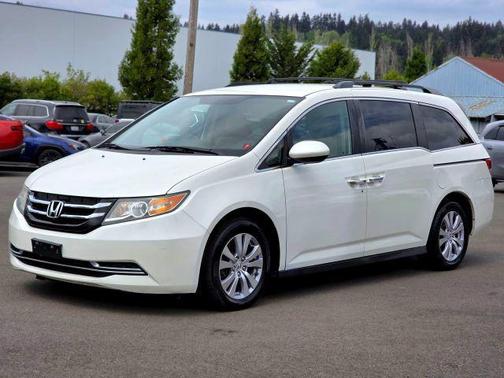 White Diamond Pearl 2016 Honda Odyssey SE