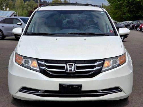 White Diamond Pearl 2016 Honda Odyssey SE