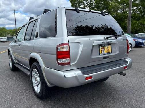2002 Nissan Pathfinder LE