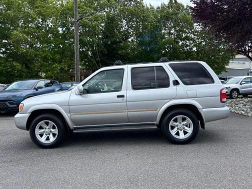 2002 Nissan Pathfinder LE