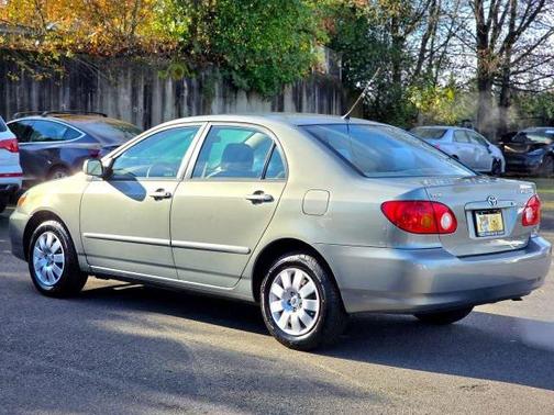 2004 Toyota Corolla LE