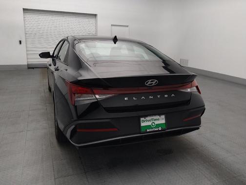 Abyss Black 2024 Hyundai ELANTRA SEL