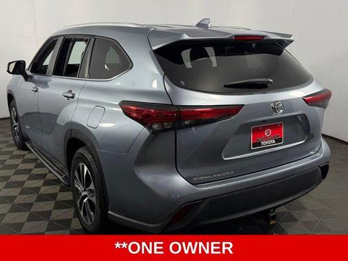 Moon Dust 2023 Toyota Highlander XLE