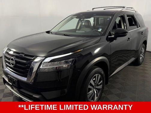 Super Black 2023 Nissan Pathfinder SL 4WD