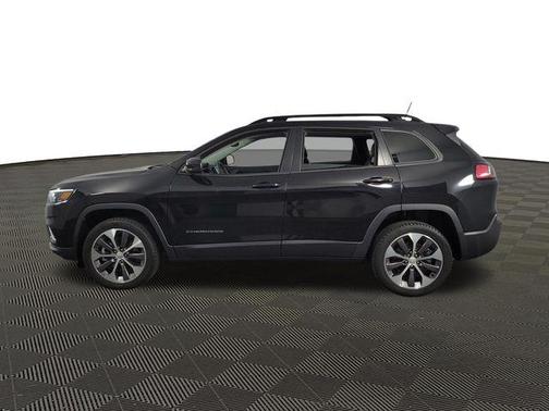 Diamond Black Crystal Pearlcoat 2022 Jeep Cherokee Limited
